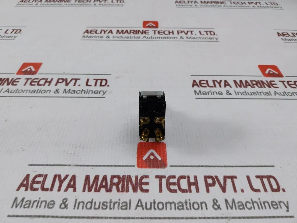 Cutler-hammer 8632 Toggle Switch 10A 250Vac - Image 2
