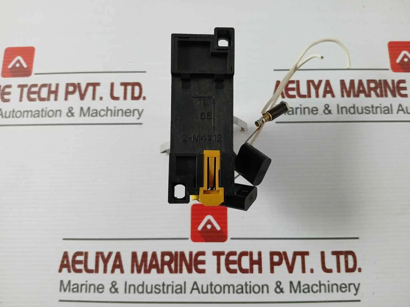 Omron Ly2 Relay With A Socket Base 100/110 Vac - Image 5