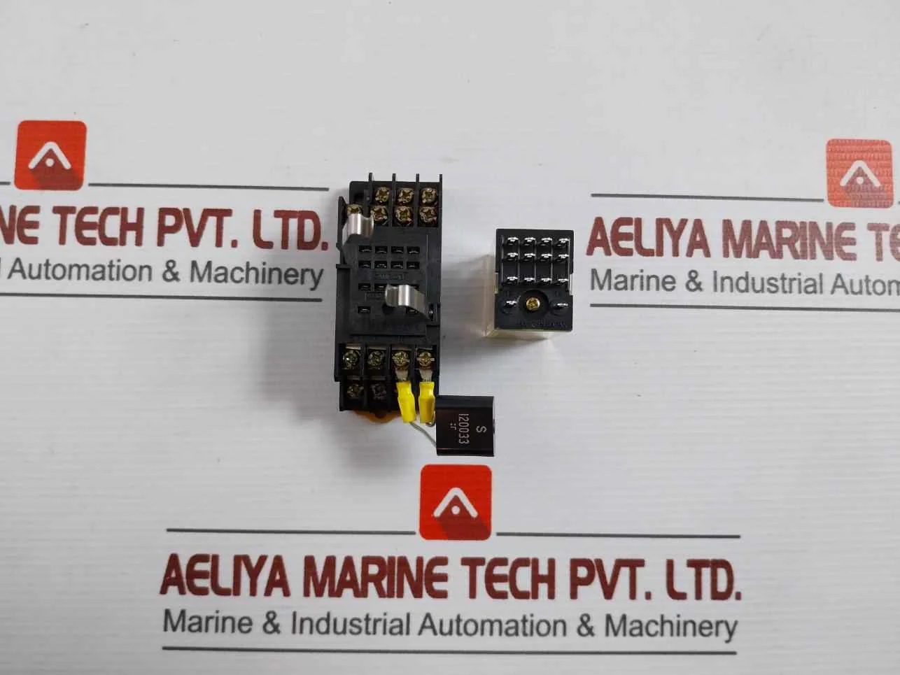 Omron My4 Power Relay 100/110Vac - Image 7